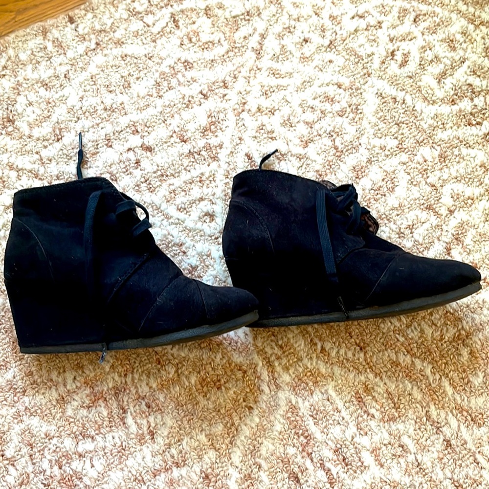Tilly’s ankle booties wedges lace up size 8